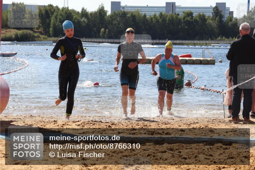 07.09.2025 - 19. Norderstedt Triathlon Luisa Fischer http://msf.ph/oto/8766310 07.09.2025 12:38:52 Schwimmen 320, 334, 352, 359, 777 meine-sportfotos.de