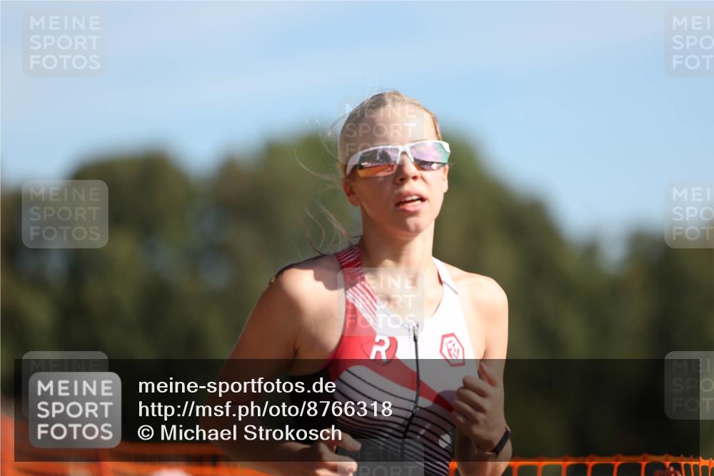 07.09.2025 - 19. Norderstedt Triathlon Michael Strokosch http://msf.ph/oto/8766318 07.09.2025 10:49:58 Laufen 92, 664, 1118 meine-sportfotos.de