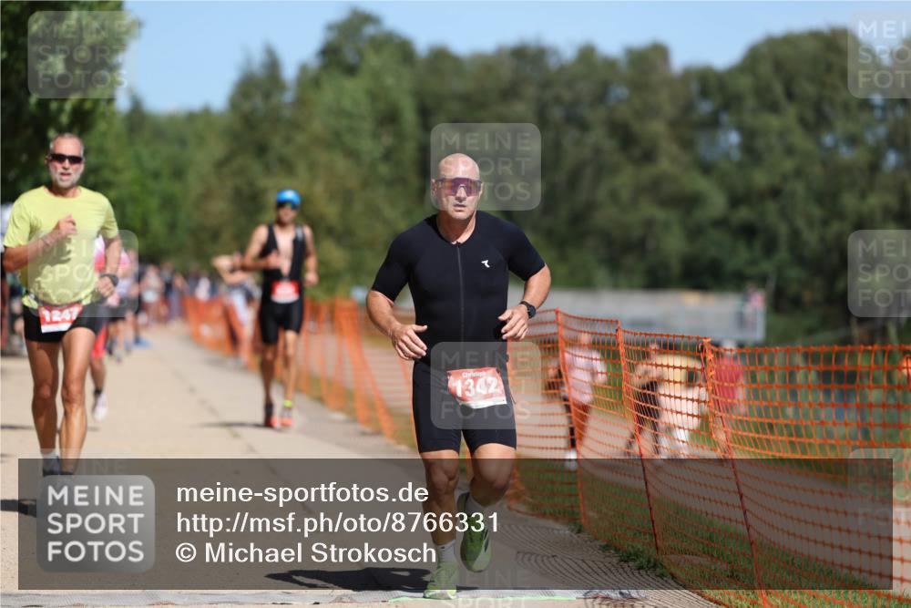 07.09.2025 - 19. Norderstedt Triathlon Michael Strokosch http://msf.ph/oto/8766331 07.09.2025 13:00:17 Laufen 695, 820, 1247, 1252, 1322, 1338, 1342 meine-sportfotos.de