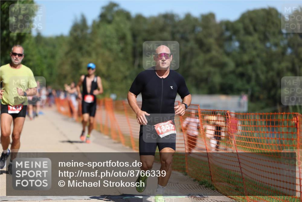 07.09.2025 - 19. Norderstedt Triathlon Michael Strokosch http://msf.ph/oto/8766339 07.09.2025 13:00:18 Laufen 695, 820, 1247, 1252, 1322, 1338, 1342 meine-sportfotos.de