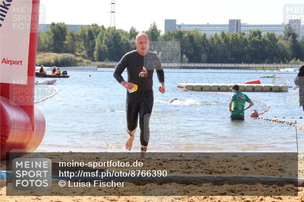 07.09.2025 - 19. Norderstedt Triathlon Luisa Fischer http://msf.ph/oto/8766390 07.09.2025 12:39:29 Schwimmen 322 meine-sportfotos.de