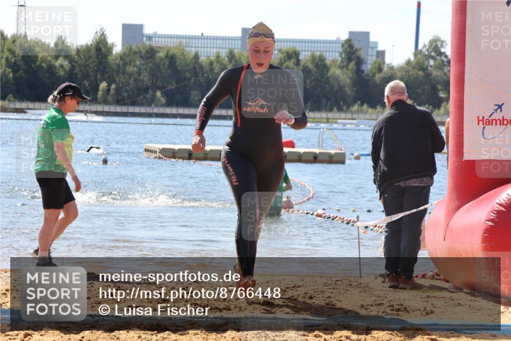 07.09.2025 - 19. Norderstedt Triathlon Luisa Fischer http://msf.ph/oto/8766448 07.09.2025 12:39:43 Schwimmen 322, 336 meine-sportfotos.de