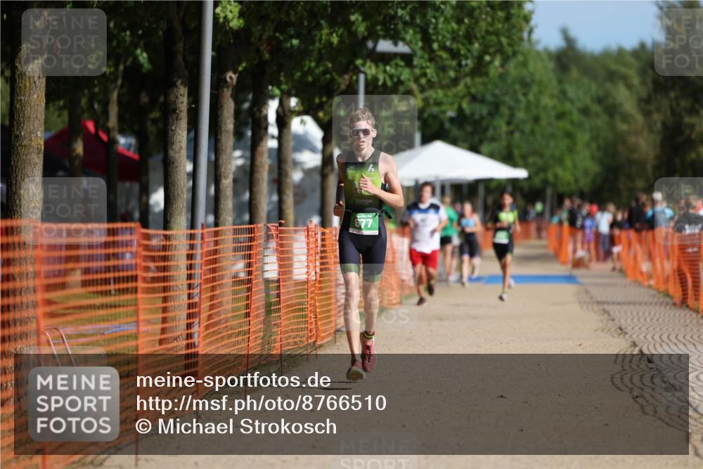 07.09.2025 - 19. Norderstedt Triathlon Michael Strokosch http://msf.ph/oto/8766510 07.09.2025 10:50:18 Laufen 677 meine-sportfotos.de
