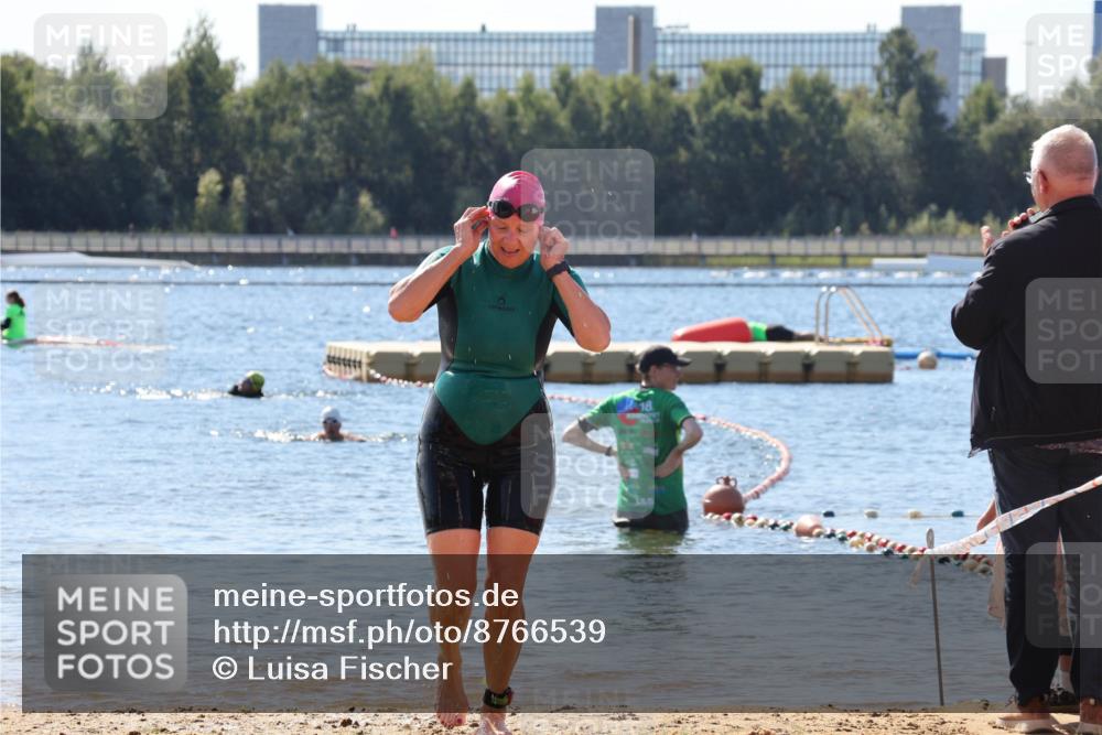 07.09.2025 - 19. Norderstedt Triathlon Luisa Fischer http://msf.ph/oto/8766539 07.09.2025 12:40:03 Schwimmen 337, 349 meine-sportfotos.de