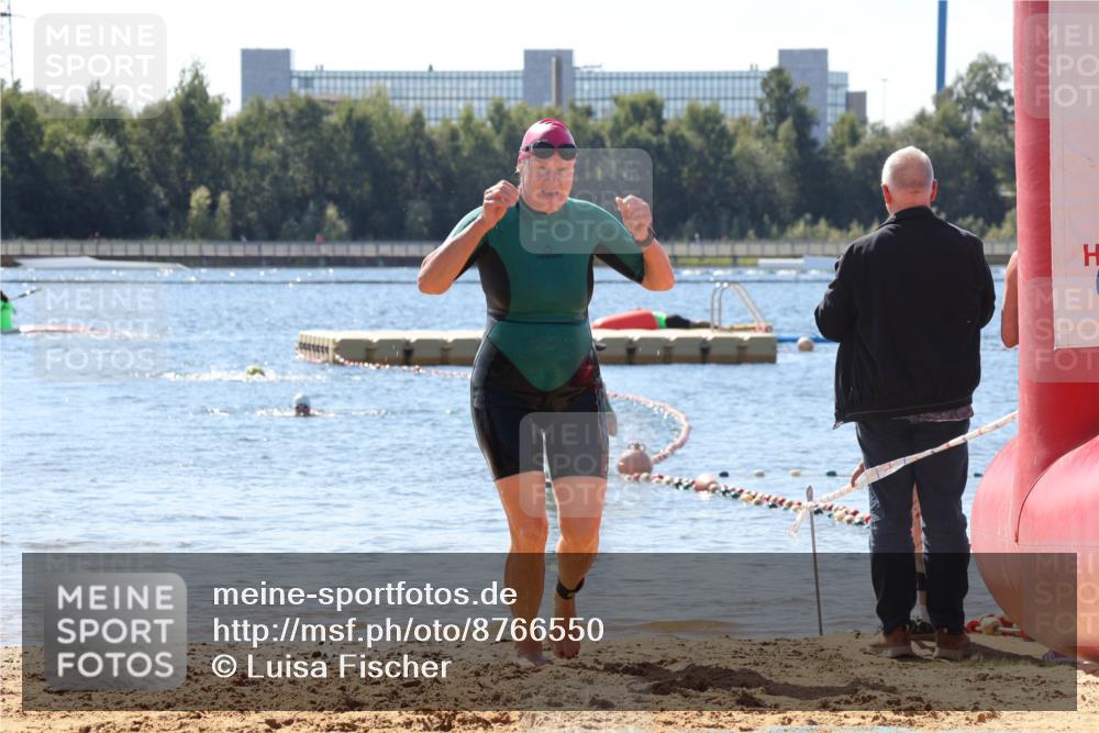 07.09.2025 - 19. Norderstedt Triathlon Luisa Fischer http://msf.ph/oto/8766550 07.09.2025 12:40:04 Schwimmen 337, 349 meine-sportfotos.de