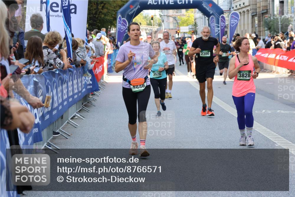 07.09.2025 - BARMER Alsterlauf Strokosch-Dieckow http://msf.ph/oto/8766571 07.09.2025 10:11:41 Ziel 2171, 2200, 2331, 2599, 2995, 3036, 3126, 3302, 3613, 3614, 4193, 4264, 4415, 4970, 5175, 5214, 5410, 5418, 5613, 5614, 5638, 5813, 5827, 5911, 5956, 6008, 6009, 6126, 6310, 6323, 8145, 8181, 8182, 8228, 8229, 8498 meine-sportfotos.de