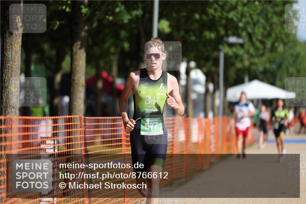 07.09.2025 - 19. Norderstedt Triathlon Michael Strokosch http://msf.ph/oto/8766612 07.09.2025 10:50:21 Laufen 677 meine-sportfotos.de