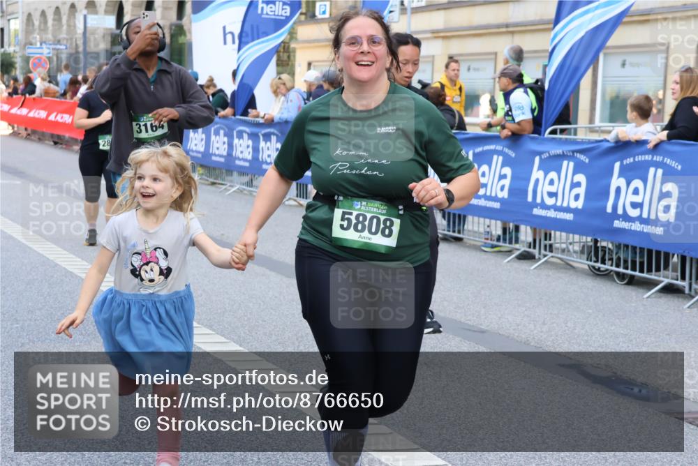 07.09.2025 - BARMER Alsterlauf Strokosch-Dieckow http://msf.ph/oto/8766650 07.09.2025 10:11:32 Ziel 2171, 2293, 2846, 2847, 3036, 3126, 3327, 3366, 3367, 3613, 3614, 3692, 3792, 4193, 4376, 4415, 4491, 4970, 5175, 5214, 5418, 5448, 5649, 5650, 5758, 5760, 5813, 5827, 5911, 5956, 6008, 6009, 6130, 6144, 6180, 8038, 8039, 8126, 8145 meine-sportfotos.de
