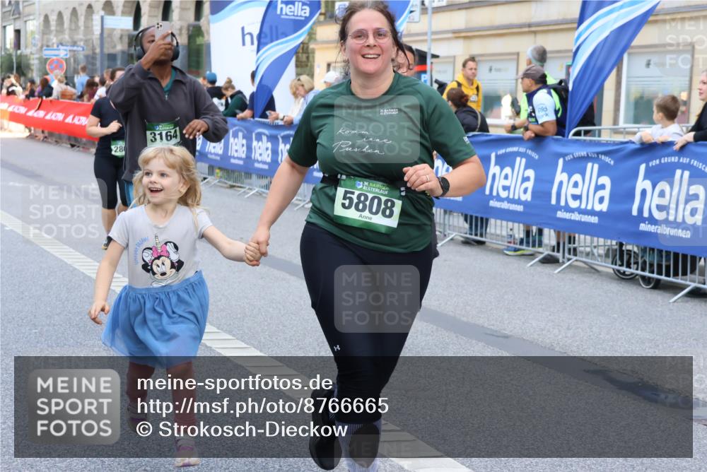 07.09.2025 - BARMER Alsterlauf Strokosch-Dieckow http://msf.ph/oto/8766665 07.09.2025 10:11:32 Ziel 2171, 2293, 2846, 2847, 3036, 3126, 3327, 3366, 3367, 3613, 3614, 3692, 3792, 4193, 4376, 4415, 4491, 4970, 5175, 5214, 5418, 5448, 5649, 5650, 5758, 5760, 5813, 5827, 5911, 5956, 6008, 6009, 6130, 6144, 6180, 8038, 8039, 8126, 8145 meine-sportfotos.de