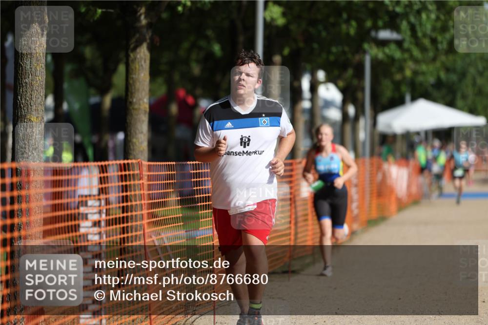 07.09.2025 - 19. Norderstedt Triathlon Michael Strokosch http://msf.ph/oto/8766680 07.09.2025 10:50:30 Laufen 67, 110, 1126 meine-sportfotos.de