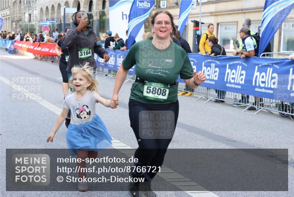 07.09.2025 - BARMER Alsterlauf Strokosch-Dieckow http://msf.ph/oto/8766721 07.09.2025 10:11:32 Ziel 2171, 2293, 2846, 2847, 3036, 3126, 3327, 3366, 3367, 3613, 3614, 3692, 3792, 4193, 4376, 4415, 4491, 4970, 5175, 5214, 5418, 5448, 5649, 5650, 5758, 5760, 5813, 5827, 5911, 5956, 6008, 6009, 6130, 6144, 6180, 8038, 8039, 8126, 8145 meine-sportfotos.de