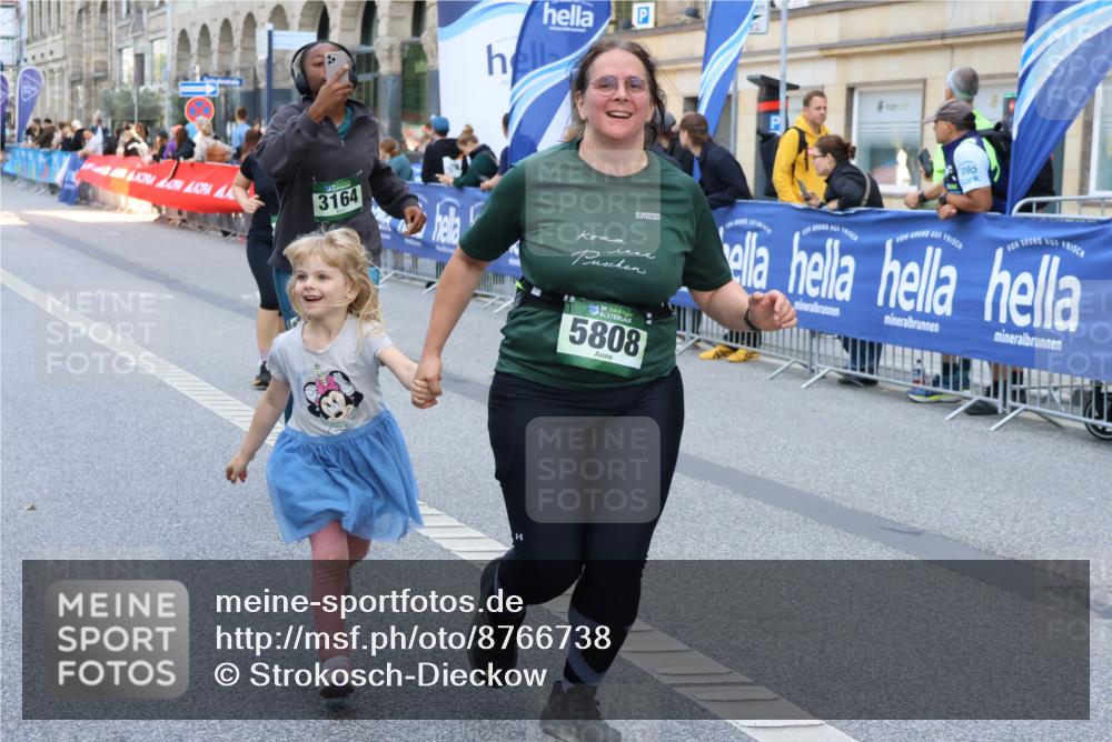 07.09.2025 - BARMER Alsterlauf Strokosch-Dieckow http://msf.ph/oto/8766738 07.09.2025 10:11:32 Ziel 2171, 2293, 2846, 2847, 3036, 3126, 3327, 3366, 3367, 3613, 3614, 3692, 3792, 4193, 4376, 4415, 4491, 4970, 5175, 5214, 5418, 5448, 5649, 5650, 5758, 5760, 5813, 5827, 5911, 5956, 6008, 6009, 6130, 6144, 6180, 8038, 8039, 8126, 8145 meine-sportfotos.de