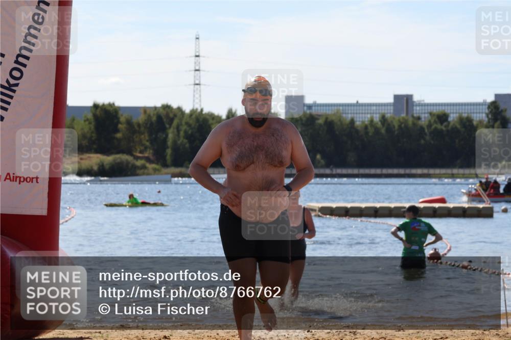 07.09.2025 - 19. Norderstedt Triathlon Luisa Fischer http://msf.ph/oto/8766762 07.09.2025 12:42:19 Schwimmen 335, 342, 708 meine-sportfotos.de