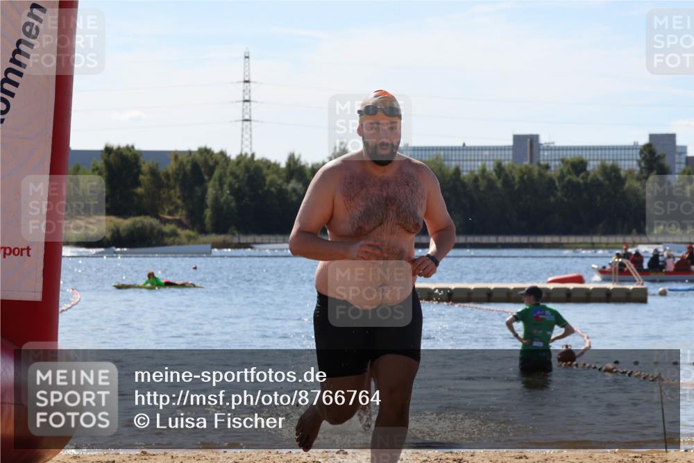 07.09.2025 - 19. Norderstedt Triathlon Luisa Fischer http://msf.ph/oto/8766764 07.09.2025 12:42:19 Schwimmen 335, 342, 708 meine-sportfotos.de