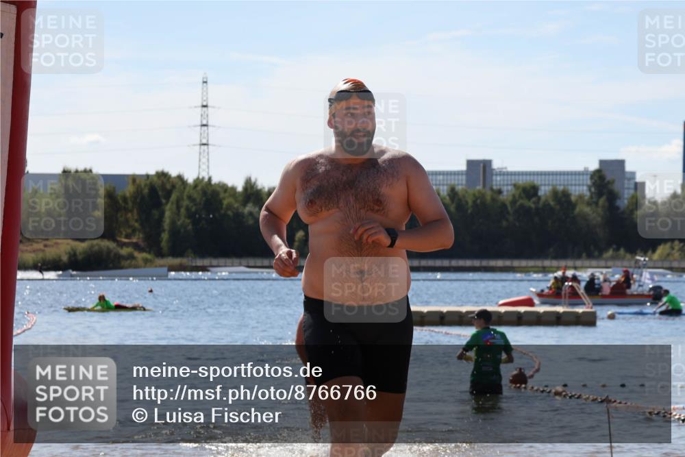 07.09.2025 - 19. Norderstedt Triathlon Luisa Fischer http://msf.ph/oto/8766766 07.09.2025 12:42:20 Schwimmen 335, 342, 708 meine-sportfotos.de