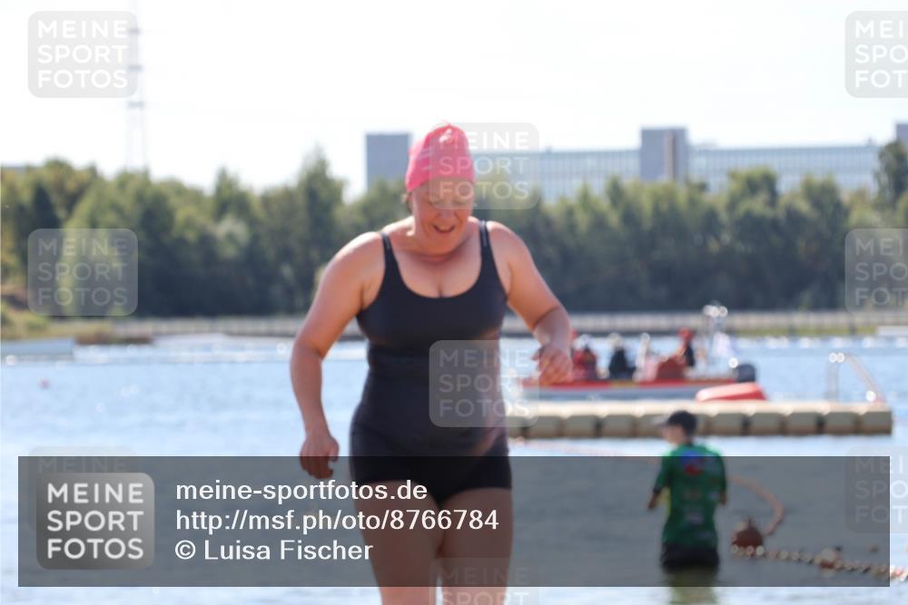 07.09.2025 - 19. Norderstedt Triathlon Luisa Fischer http://msf.ph/oto/8766784 07.09.2025 12:42:23 Schwimmen 335, 342, 708 meine-sportfotos.de