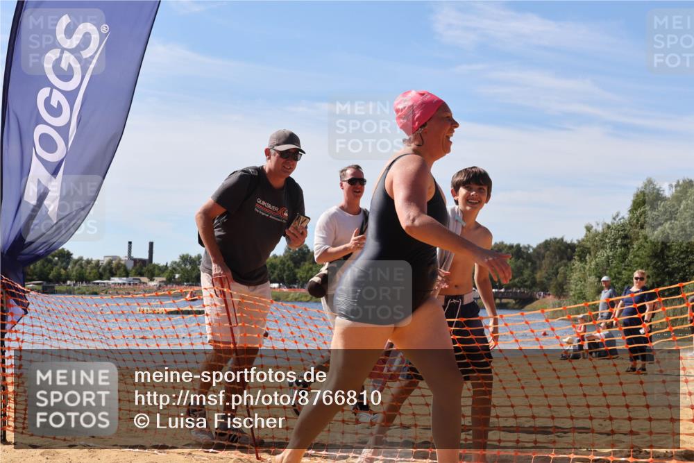 07.09.2025 - 19. Norderstedt Triathlon Luisa Fischer http://msf.ph/oto/8766810 07.09.2025 12:42:27 Schwimmen 335, 342, 708 meine-sportfotos.de