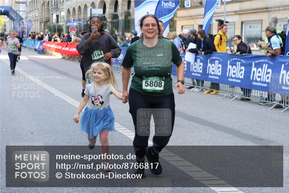 07.09.2025 - BARMER Alsterlauf Strokosch-Dieckow http://msf.ph/oto/8766817 07.09.2025 10:11:32 Ziel 2171, 2293, 2846, 2847, 3036, 3126, 3327, 3366, 3367, 3613, 3614, 3692, 3792, 4193, 4376, 4415, 4491, 4970, 5175, 5214, 5418, 5448, 5649, 5650, 5758, 5760, 5813, 5827, 5911, 5956, 6008, 6009, 6130, 6144, 6180, 8038, 8039, 8126, 8145 meine-sportfotos.de