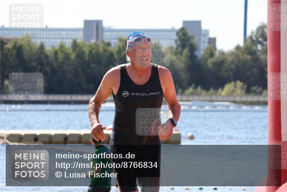 07.09.2025 - 19. Norderstedt Triathlon Luisa Fischer http://msf.ph/oto/8766834 07.09.2025 12:43:46 Schwimmen 325 meine-sportfotos.de