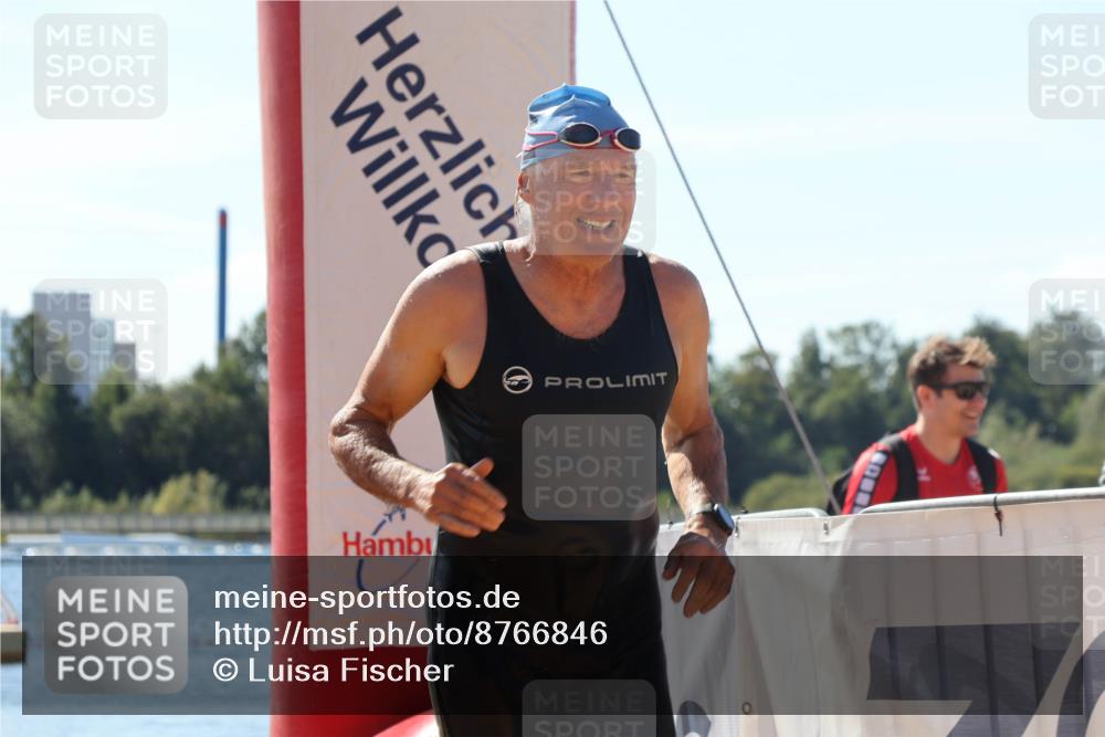 07.09.2025 - 19. Norderstedt Triathlon Luisa Fischer http://msf.ph/oto/8766846 07.09.2025 12:43:48 Schwimmen 325 meine-sportfotos.de