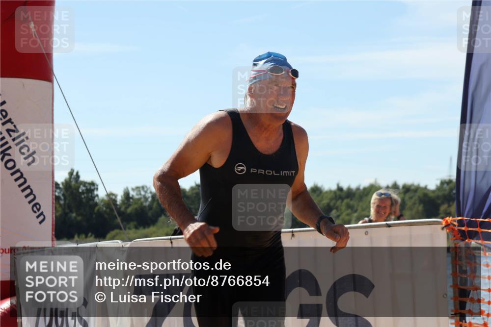 07.09.2025 - 19. Norderstedt Triathlon Luisa Fischer http://msf.ph/oto/8766854 07.09.2025 12:43:49 Schwimmen 325 meine-sportfotos.de