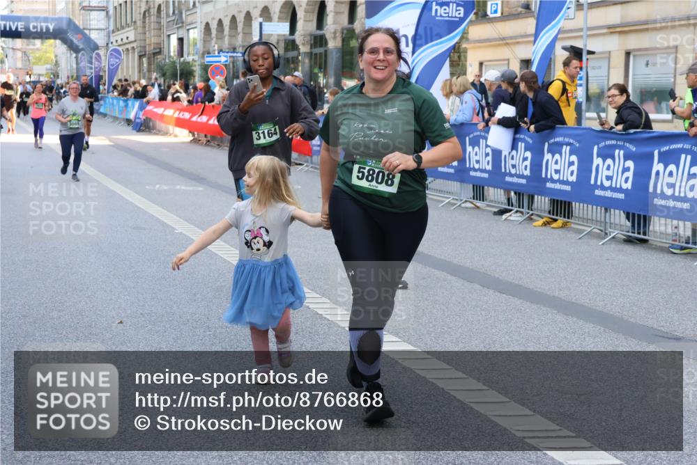 07.09.2025 - BARMER Alsterlauf Strokosch-Dieckow http://msf.ph/oto/8766868 07.09.2025 10:11:32 Ziel 2171, 2293, 2846, 2847, 3036, 3126, 3327, 3366, 3367, 3613, 3614, 3692, 3792, 4193, 4376, 4415, 4491, 4970, 5175, 5214, 5418, 5448, 5649, 5650, 5758, 5760, 5813, 5827, 5911, 5956, 6008, 6009, 6130, 6144, 6180, 8038, 8039, 8126, 8145 meine-sportfotos.de
