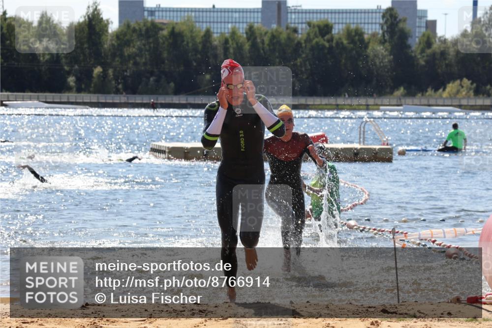 07.09.2025 - 19. Norderstedt Triathlon Luisa Fischer http://msf.ph/oto/8766914 07.09.2025 13:22:28 Schwimmen 996, 1001 meine-sportfotos.de