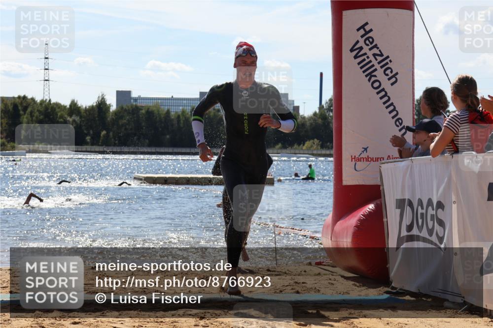 07.09.2025 - 19. Norderstedt Triathlon Luisa Fischer http://msf.ph/oto/8766923 07.09.2025 13:22:30 Schwimmen 996, 1001 meine-sportfotos.de