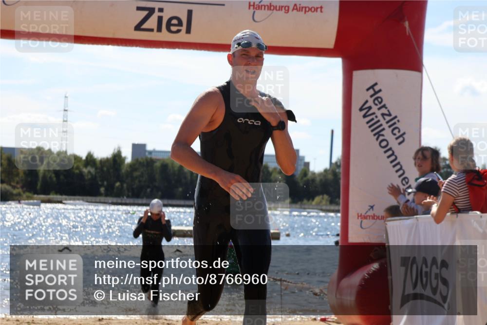 07.09.2025 - 19. Norderstedt Triathlon Luisa Fischer http://msf.ph/oto/8766960 07.09.2025 13:22:46 Schwimmen 994, 1042 meine-sportfotos.de