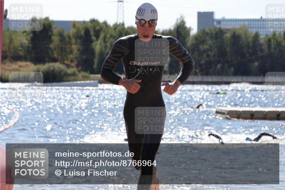 07.09.2025 - 19. Norderstedt Triathlon Luisa Fischer http://msf.ph/oto/8766964 07.09.2025 13:22:48 Schwimmen 994, 1042 meine-sportfotos.de