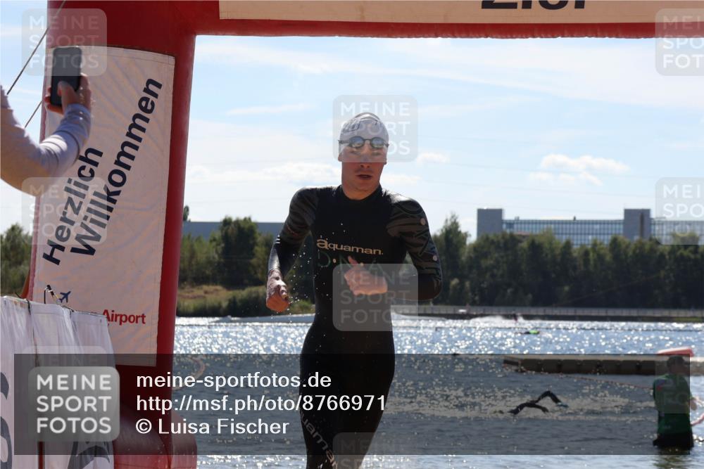 07.09.2025 - 19. Norderstedt Triathlon Luisa Fischer http://msf.ph/oto/8766971 07.09.2025 13:22:49 Schwimmen 994, 1042 meine-sportfotos.de