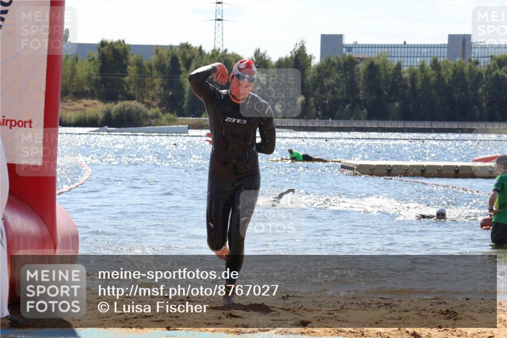 07.09.2025 - 19. Norderstedt Triathlon Luisa Fischer http://msf.ph/oto/8767027 07.09.2025 13:24:19 Schwimmen 999 meine-sportfotos.de