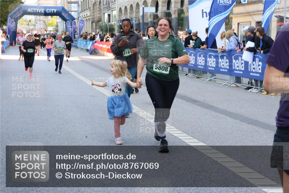 07.09.2025 - BARMER Alsterlauf Strokosch-Dieckow http://msf.ph/oto/8767069 07.09.2025 10:11:31 Ziel 2171, 2293, 2846, 2847, 3036, 3126, 3327, 3348, 3349, 3366, 3367, 3692, 3792, 4193, 4376, 4415, 4491, 4970, 5175, 5214, 5418, 5448, 5649, 5650, 5758, 5760, 5813, 5827, 5911, 6008, 6130, 6144, 6180, 8038, 8039, 8126, 8145 meine-sportfotos.de