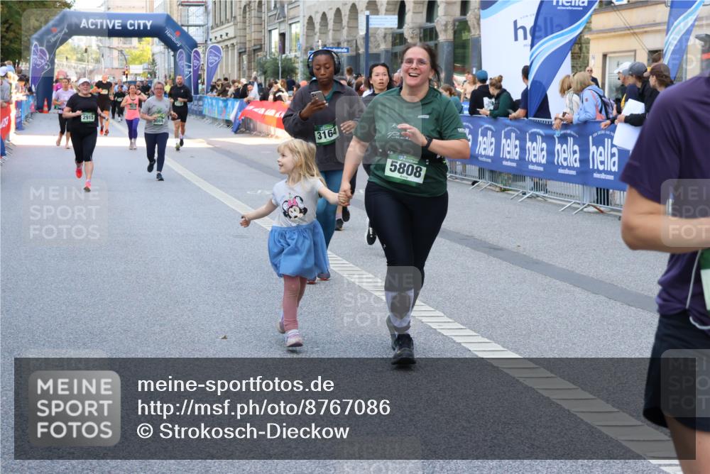 07.09.2025 - BARMER Alsterlauf Strokosch-Dieckow http://msf.ph/oto/8767086 07.09.2025 10:11:31 Ziel 2171, 2293, 2846, 2847, 3036, 3126, 3327, 3348, 3349, 3366, 3367, 3692, 3792, 4193, 4376, 4415, 4491, 4970, 5175, 5214, 5418, 5448, 5649, 5650, 5758, 5760, 5813, 5827, 5911, 6008, 6130, 6144, 6180, 8038, 8039, 8126, 8145 meine-sportfotos.de