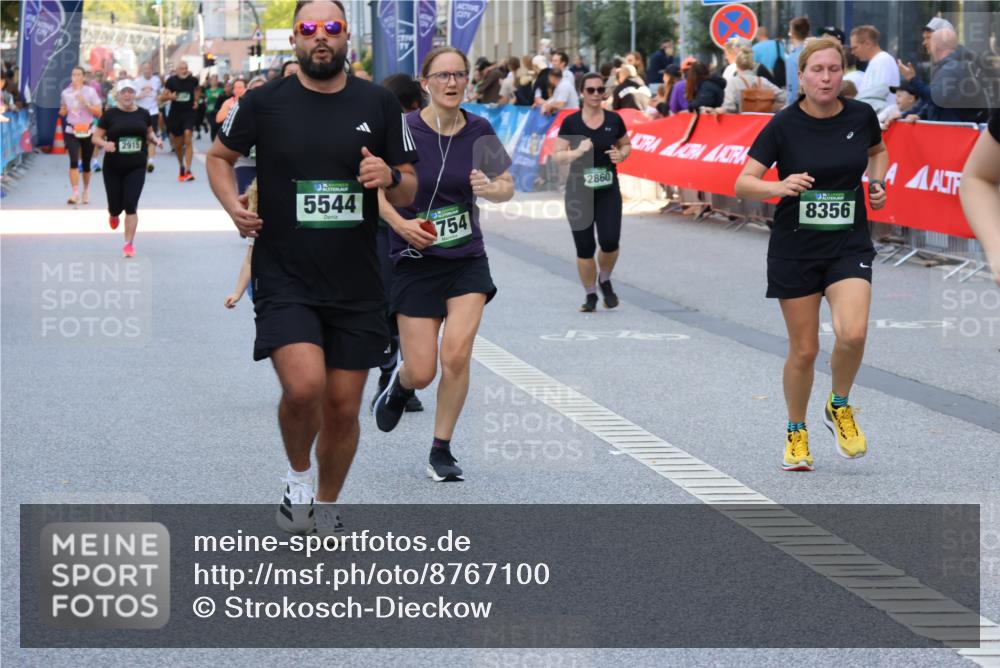 07.09.2025 - BARMER Alsterlauf Strokosch-Dieckow http://msf.ph/oto/8767100 07.09.2025 10:11:27 Ziel 2293, 2772, 2820, 2846, 2847, 2934, 3036, 3126, 3327, 3348, 3349, 3366, 3367, 3393, 3398, 3692, 3783, 3792, 3867, 4045, 4193, 4376, 4415, 4491, 4970, 5214, 5418, 5448, 5649, 5650, 5758, 5760, 6008, 6124, 6130, 6144, 6180, 8038, 8039, 8126, 8264 meine-sportfotos.de