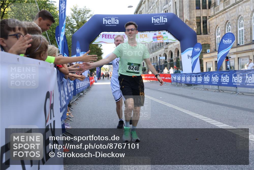 07.09.2025 - BARMER Alsterlauf Strokosch-Dieckow http://msf.ph/oto/8767101 07.09.2025 10:31:02 Ziel 2001, 2563, 4388, 5537, 5599 meine-sportfotos.de