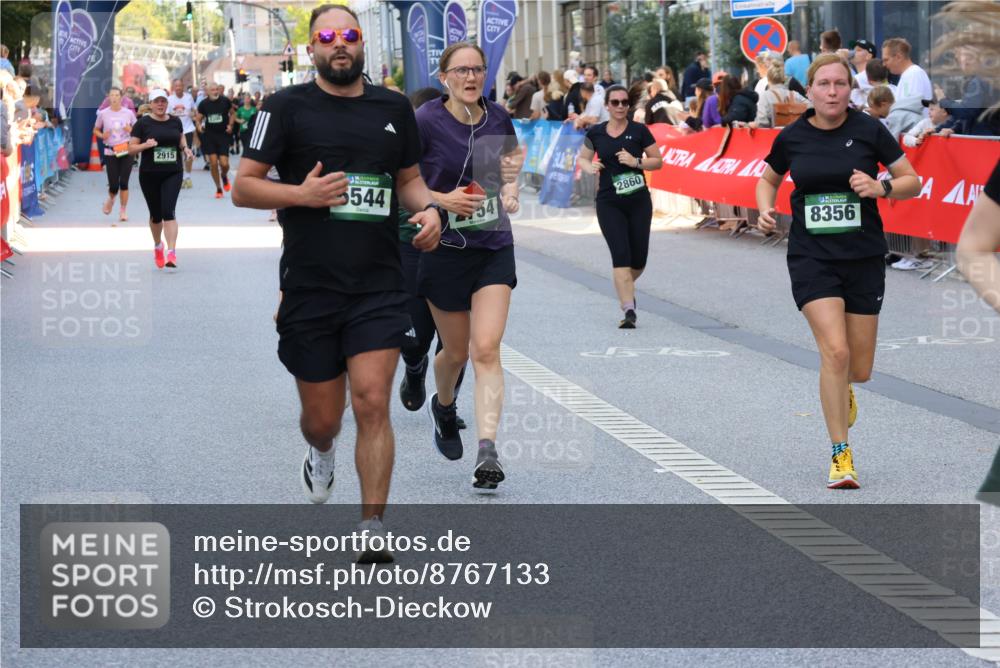 07.09.2025 - BARMER Alsterlauf Strokosch-Dieckow http://msf.ph/oto/8767133 07.09.2025 10:11:27 Ziel 2293, 2772, 2820, 2846, 2847, 2934, 3036, 3126, 3327, 3348, 3349, 3366, 3367, 3393, 3398, 3692, 3783, 3792, 3867, 4045, 4193, 4376, 4415, 4491, 4970, 5214, 5418, 5448, 5649, 5650, 5758, 5760, 6008, 6124, 6130, 6144, 6180, 8038, 8039, 8126, 8264 meine-sportfotos.de