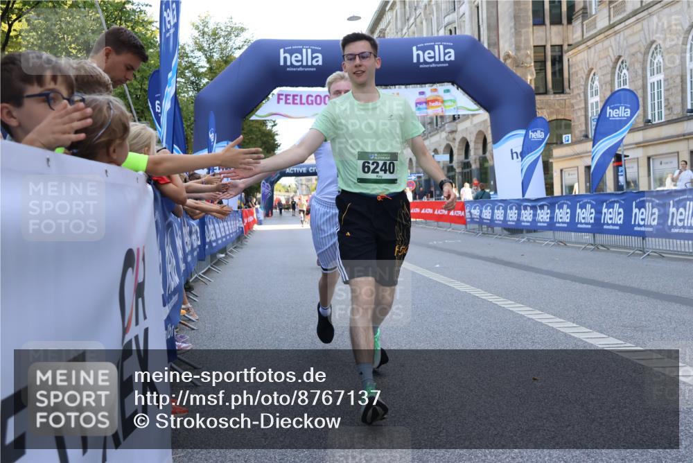 07.09.2025 - BARMER Alsterlauf Strokosch-Dieckow http://msf.ph/oto/8767137 07.09.2025 10:31:02 Ziel 2001, 2563, 4388, 5537, 5599 meine-sportfotos.de
