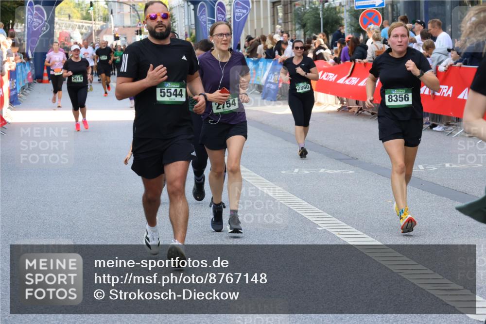 07.09.2025 - BARMER Alsterlauf Strokosch-Dieckow http://msf.ph/oto/8767148 07.09.2025 10:11:27 Ziel 2293, 2772, 2820, 2846, 2847, 2934, 3036, 3126, 3327, 3348, 3349, 3366, 3367, 3393, 3398, 3692, 3783, 3792, 3867, 4045, 4193, 4376, 4415, 4491, 4970, 5214, 5418, 5448, 5649, 5650, 5758, 5760, 6008, 6124, 6130, 6144, 6180, 8038, 8039, 8126, 8264 meine-sportfotos.de