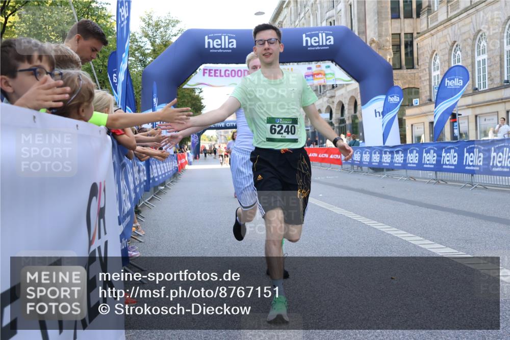07.09.2025 - BARMER Alsterlauf Strokosch-Dieckow http://msf.ph/oto/8767151 07.09.2025 10:31:02 Ziel 2001, 2563, 4388, 5537, 5599 meine-sportfotos.de