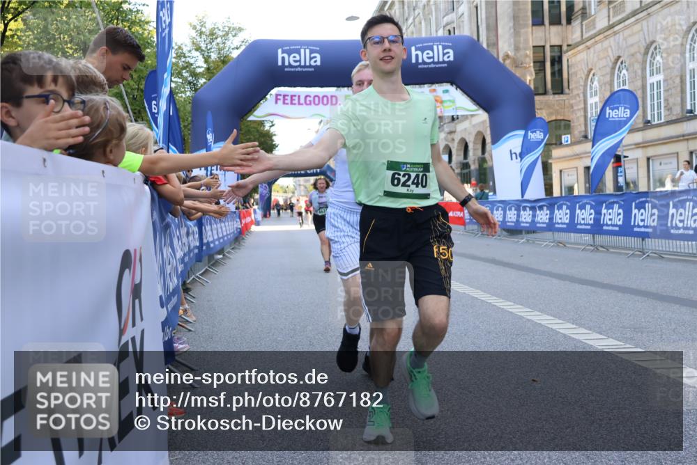 07.09.2025 - BARMER Alsterlauf Strokosch-Dieckow http://msf.ph/oto/8767182 07.09.2025 10:31:02 Ziel 2001, 2563, 4388, 5537, 5599 meine-sportfotos.de