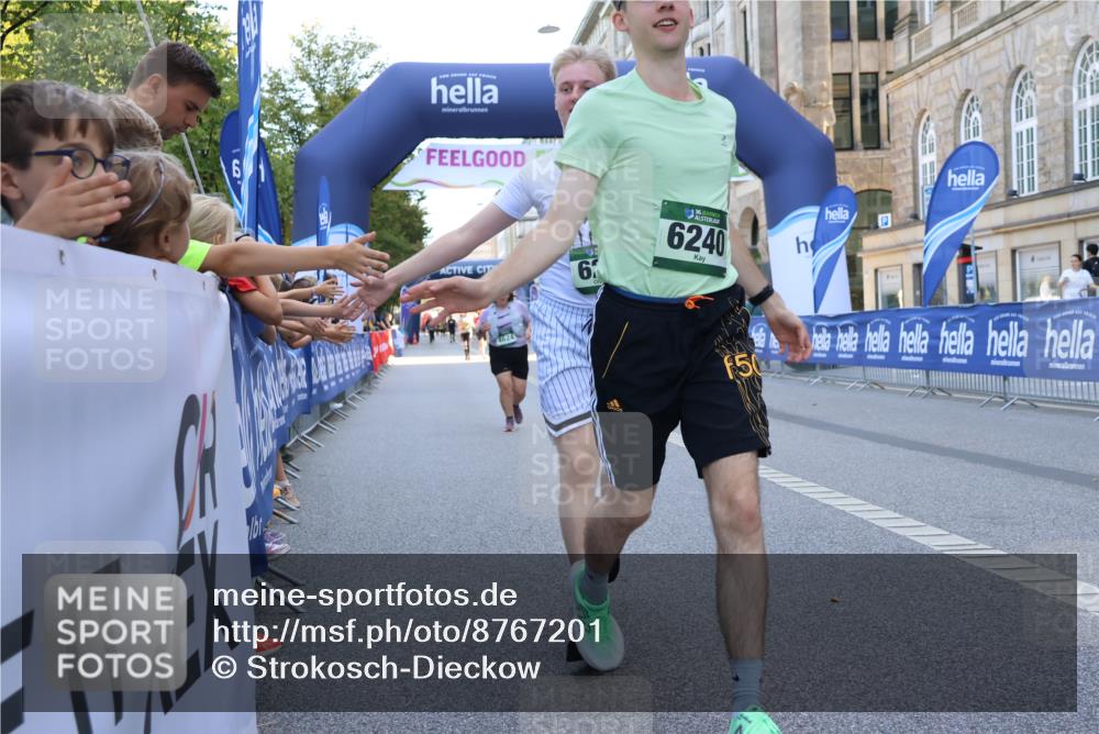 07.09.2025 - BARMER Alsterlauf Strokosch-Dieckow http://msf.ph/oto/8767201 07.09.2025 10:31:02 Ziel 2001, 2563, 4388, 5537, 5599 meine-sportfotos.de