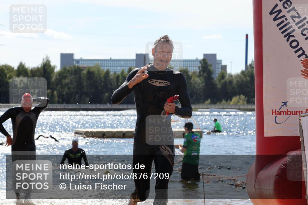 07.09.2025 - 19. Norderstedt Triathlon Luisa Fischer http://msf.ph/oto/8767209 07.09.2025 13:27:03 Schwimmen 394, 965, 1028, 1038 meine-sportfotos.de
