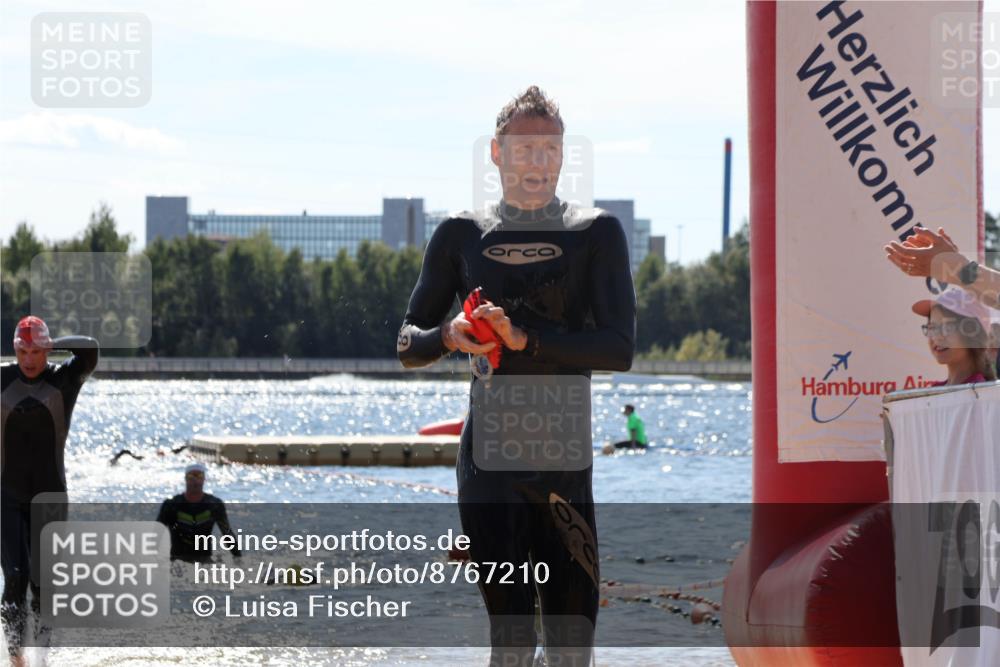07.09.2025 - 19. Norderstedt Triathlon Luisa Fischer http://msf.ph/oto/8767210 07.09.2025 13:27:03 Schwimmen 394, 965, 1028, 1038 meine-sportfotos.de