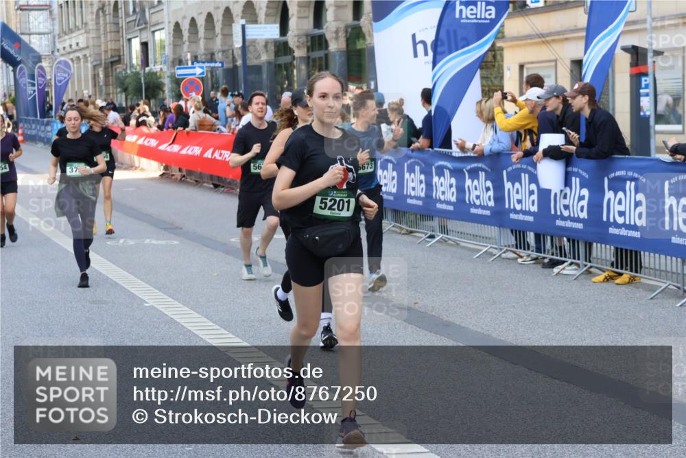 07.09.2025 - BARMER Alsterlauf Strokosch-Dieckow http://msf.ph/oto/8767250 07.09.2025 10:11:24 Ziel 2293, 2772, 2820, 2846, 2847, 2934, 3036, 3126, 3327, 3348, 3349, 3366, 3367, 3393, 3398, 3692, 3783, 3792, 3867, 4045, 4376, 4415, 4491, 4970, 5214, 5418, 5448, 5649, 5650, 5758, 5760, 6008, 6124, 6130, 6144, 6180, 8038, 8039, 8126, 8264 meine-sportfotos.de