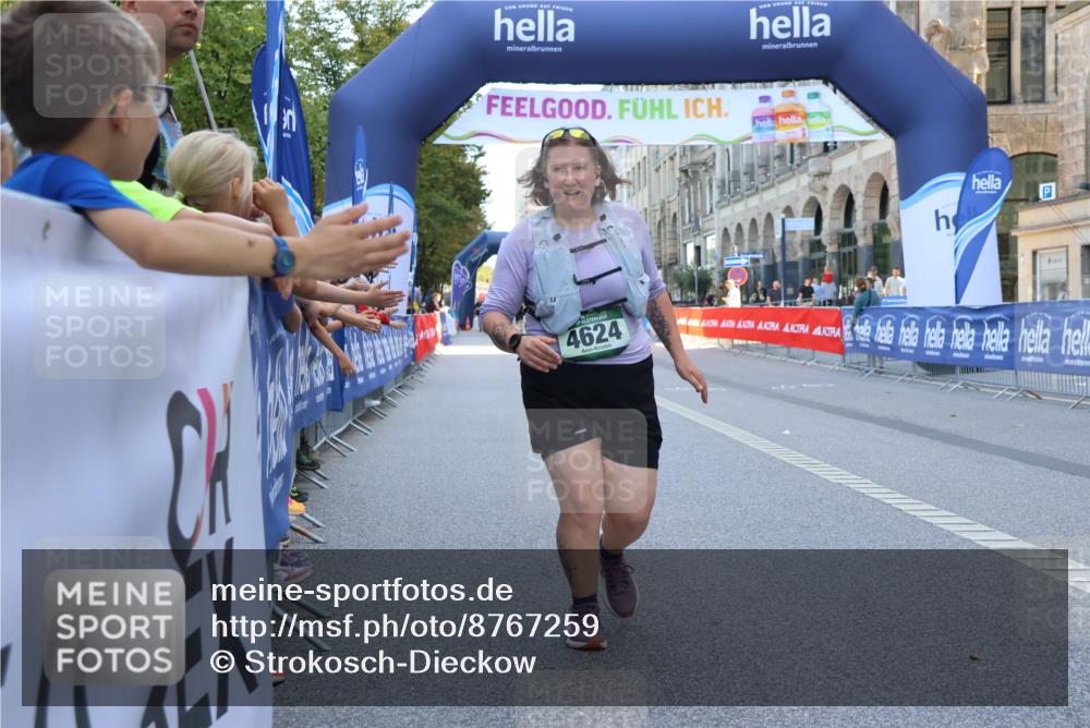 07.09.2025 - BARMER Alsterlauf Strokosch-Dieckow http://msf.ph/oto/8767259 07.09.2025 10:31:06 Ziel 2001, 4388, 5599 meine-sportfotos.de