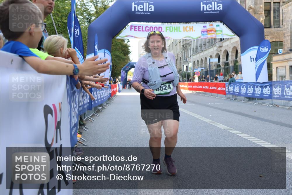 07.09.2025 - BARMER Alsterlauf Strokosch-Dieckow http://msf.ph/oto/8767270 07.09.2025 10:31:07 Ziel 2001, 5599 meine-sportfotos.de