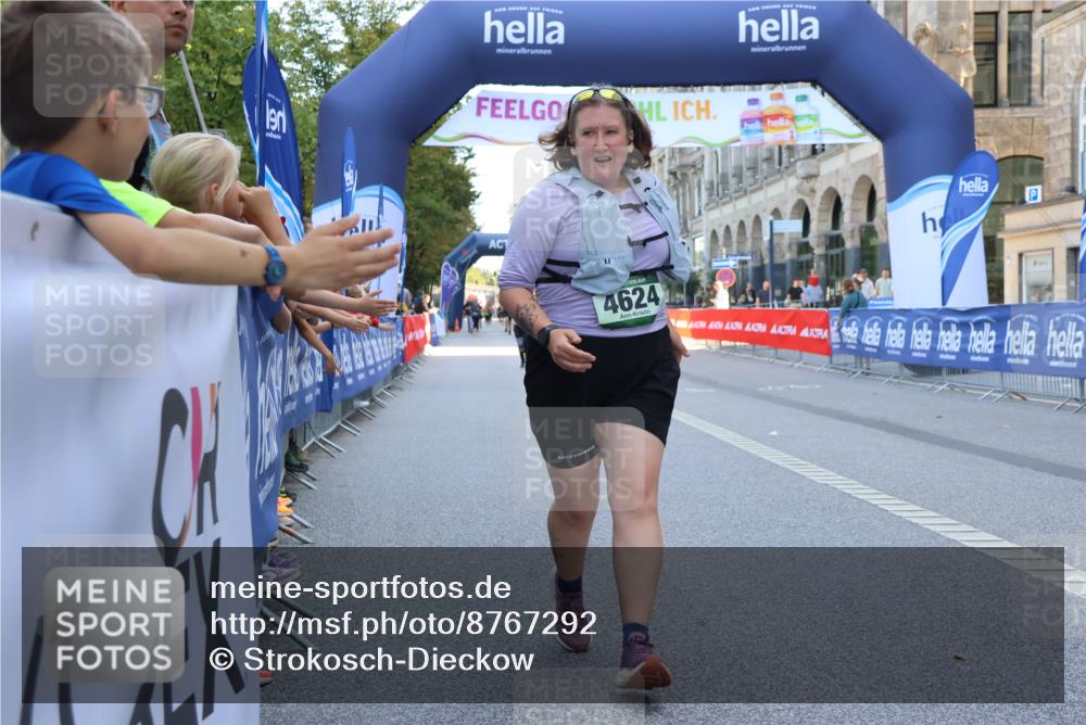 07.09.2025 - BARMER Alsterlauf Strokosch-Dieckow http://msf.ph/oto/8767292 07.09.2025 10:31:07 Ziel 2001, 5599 meine-sportfotos.de