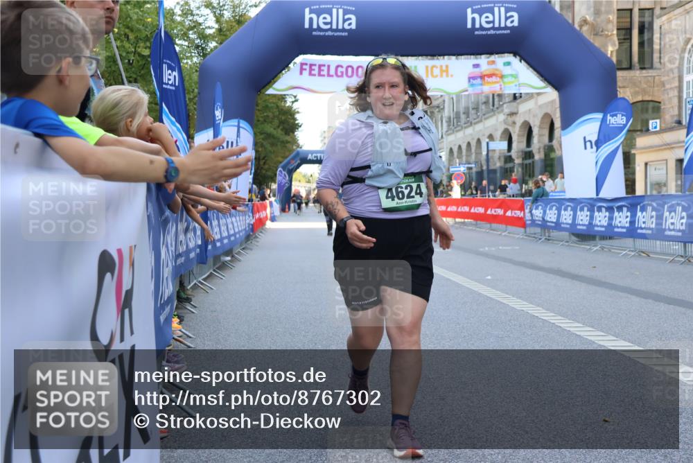 07.09.2025 - BARMER Alsterlauf Strokosch-Dieckow http://msf.ph/oto/8767302 07.09.2025 10:31:07 Ziel 2001, 5599 meine-sportfotos.de