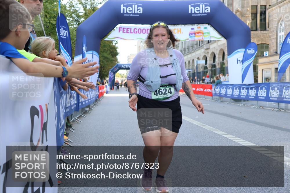 07.09.2025 - BARMER Alsterlauf Strokosch-Dieckow http://msf.ph/oto/8767323 07.09.2025 10:31:07 Ziel 2001, 5599 meine-sportfotos.de